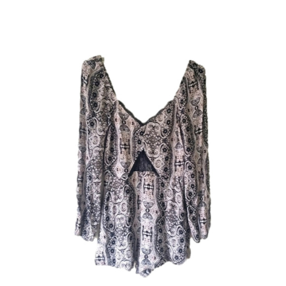 Kendall AND KYLIE FLORAL LONG SLEEVE ROMPER JUMPSUIT V-NECK LOW BACK SIZ… - Picture 1 of 14